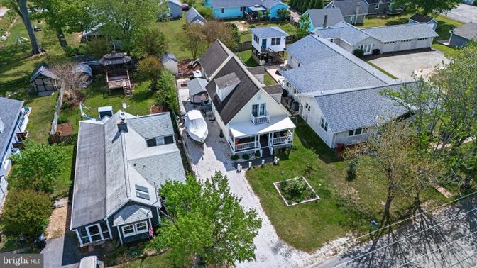 Exterior, Drone