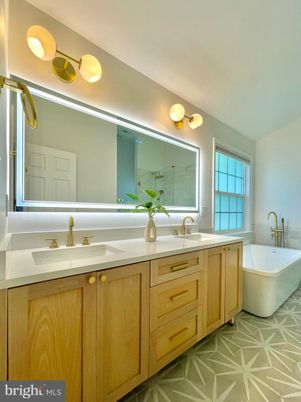 Bathroom, Dual Sink Vanities, Free Standing Baths, Interior