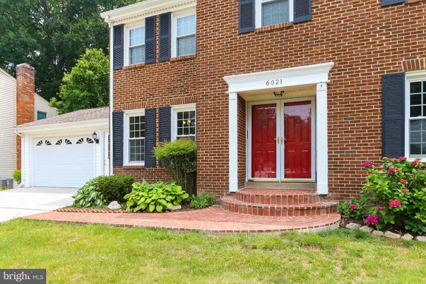 Attached, Exterior, Facade, Brick Facade, Georgian