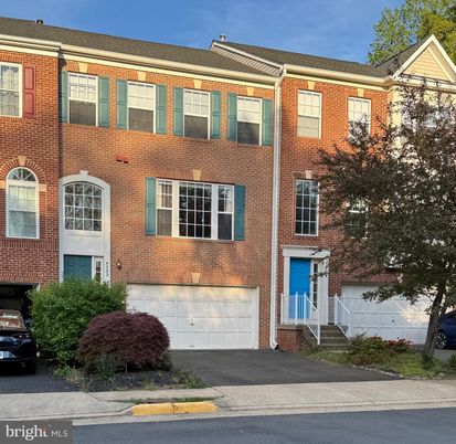 Attached, Exterior, Facade, Brick Facade, Rowhouse