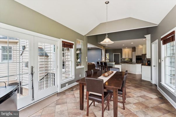 Dining room, Interior, Kitchen, Pendant Lights, Recessed Lighting, Stainless Steel Appliances