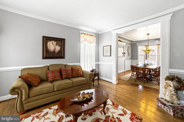 Chandelier, Dining room, Interior, Living room, Wood Texture Flooring