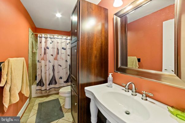 Bathroom, Interior, Recessed Lighting