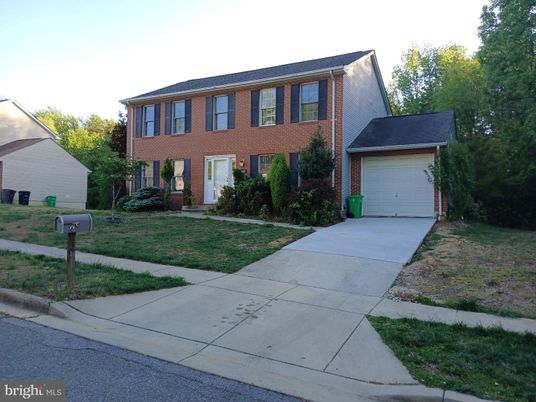 Attached, Exterior, Facade, Brick Facade, Georgian