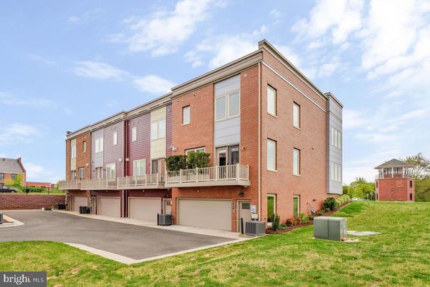 Attached, Backyard, Exterior, Facade, Brick Facade, Rowhouse