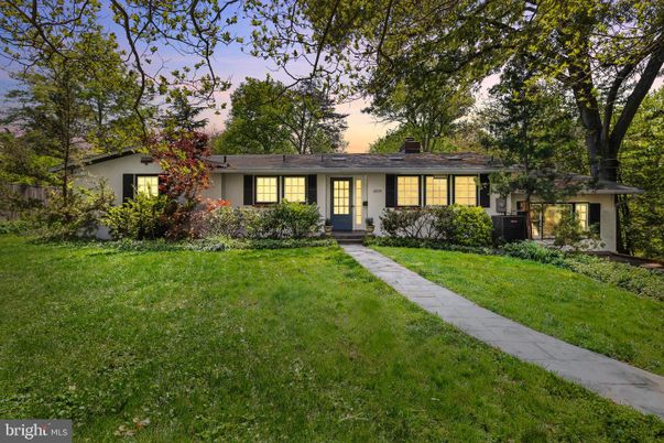 Backyard, Exterior, Facade, Ranch