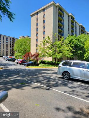 Exterior, Facade, Condo Building