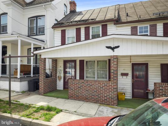 Exterior, Facade, Brick Facade, Rowhouse