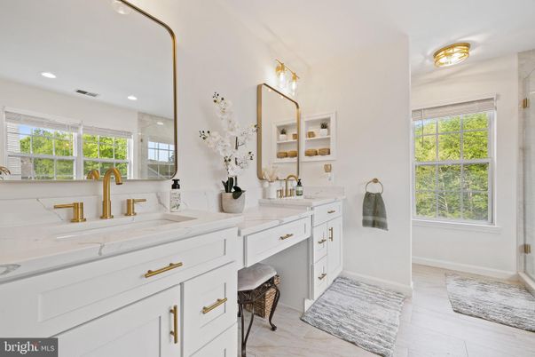 Bathroom, Dual Sink Vanities, Interior, Recessed Lighting