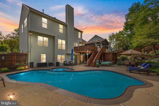 Exterior, Playground, Pool