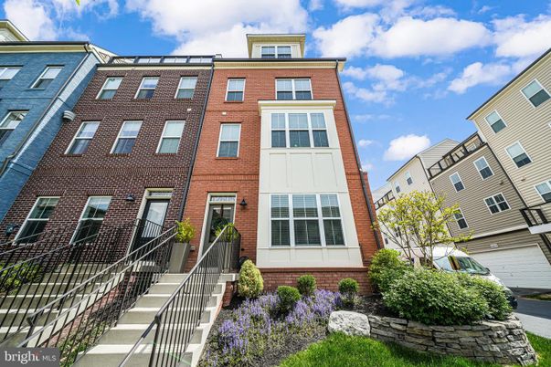 Exterior, Facade, Brick Facade, Rowhouse