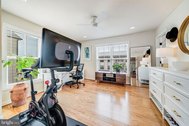 Fitness Equipment, Interior, Recessed Lighting, Wood Texture Flooring