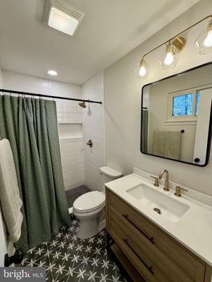 Bathroom, Interior, Recessed Lighting