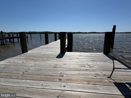 Exterior, Lake