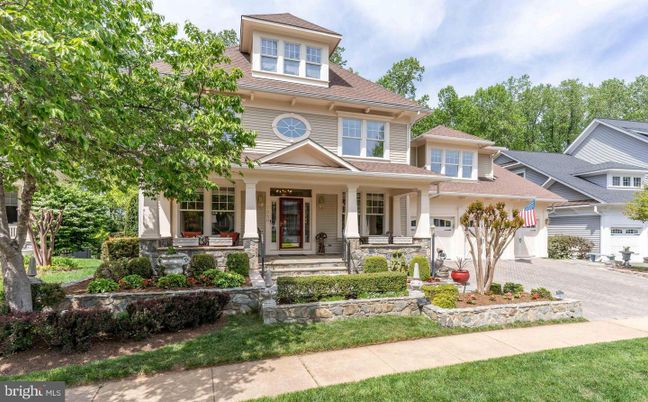 Exterior, Facade, American Foursquare