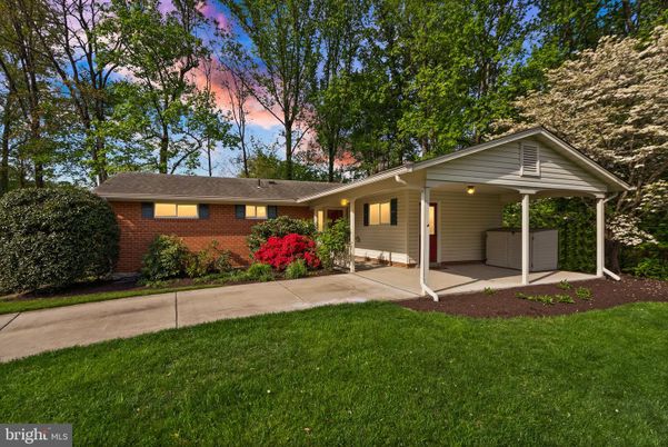 Backyard, Exterior, Facade, Brick Facade, Ranch