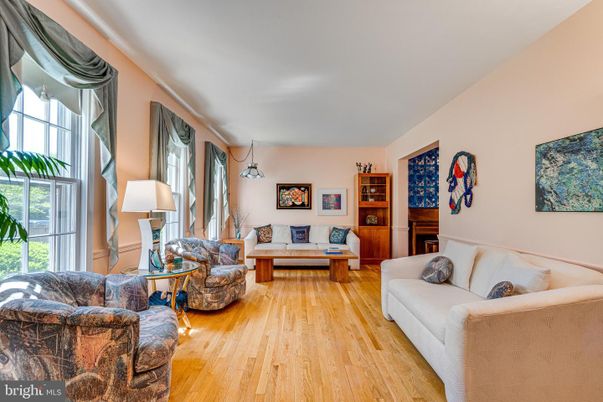 Interior, Living room, Pendant Lights, Wood Texture Flooring
