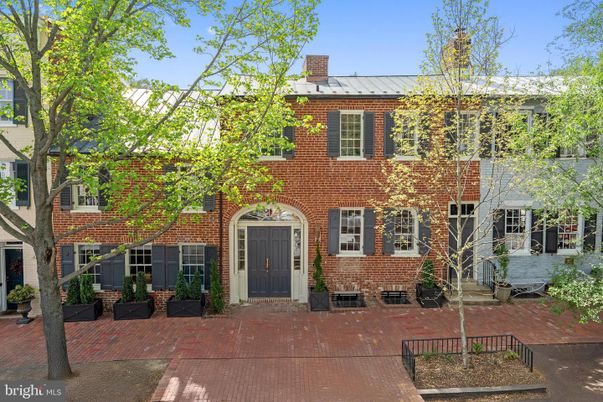 Exterior, Facade, Brick Facade, Georgian
