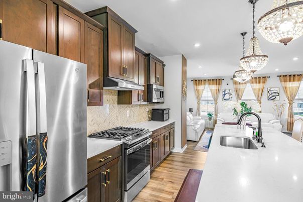 Chandelier, Interior, Kitchen, Living room, Pendant Lights, Recessed Lighting, Stainless Steel Appliances, Wood Texture Flooring
