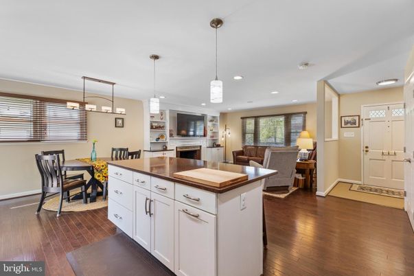 Dining room, Interior, Kitchen, Pendant Lights, Recessed Lighting, Wood Texture Flooring