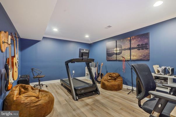 Fitness Equipment, Interior, Recessed Lighting, Wood Texture Flooring