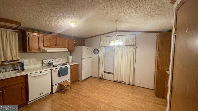 Interior, Kitchen, Pendant Lights, Wood Texture Flooring
