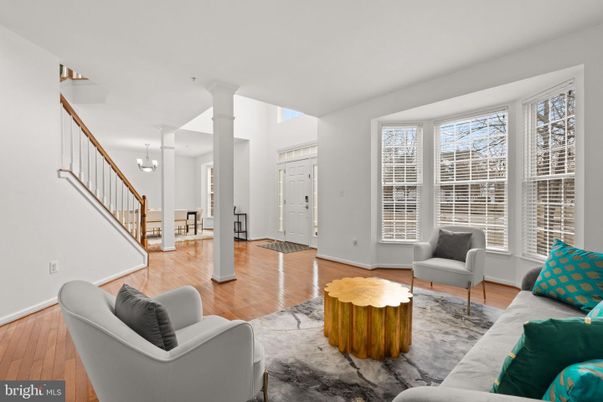 Chandelier, Dining room, Interior, Living room, Pendant Lights, Wood Texture Flooring