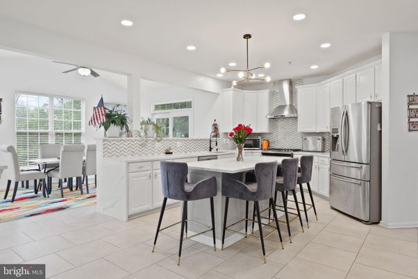 Dining room, Interior, Kitchen, Pendant Lights, Recessed Lighting, Stainless Steel Appliances