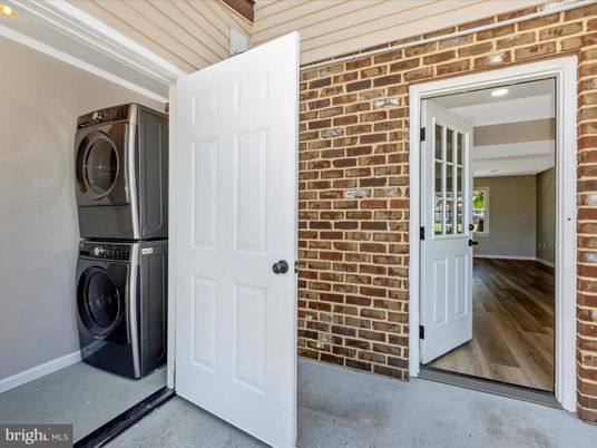 Interior, Stone Walls, Utility Closets, Washer, Wood Texture Flooring