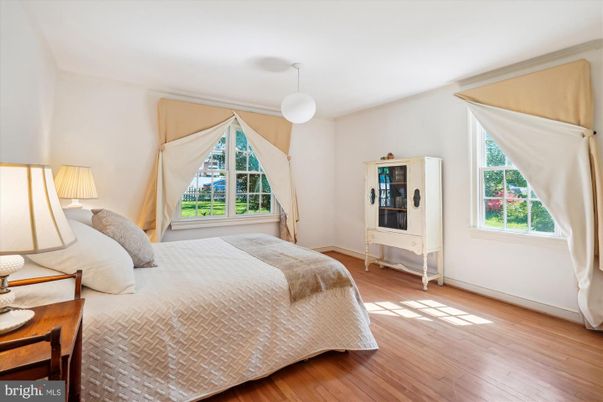 Bedroom, Interior, Pendant Lights, Wood Texture Flooring