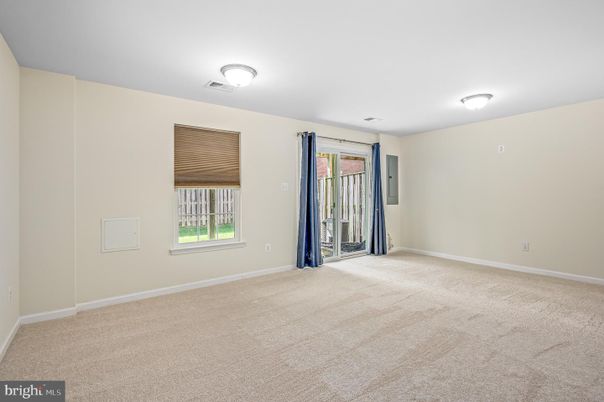 Empty room, Interior