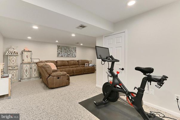 Fitness Equipment, Interior, Living room, Recessed Lighting