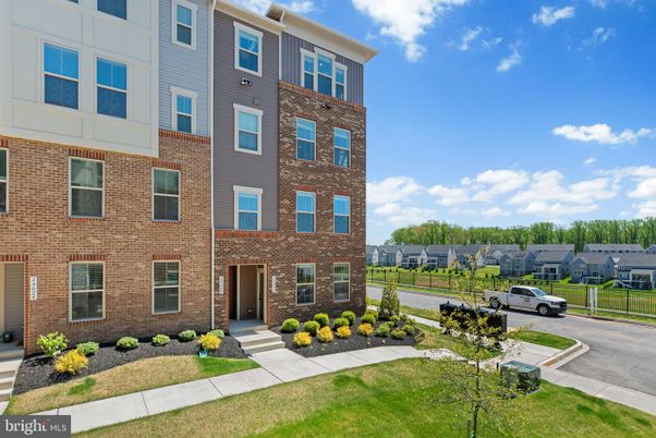 Exterior, Facade, Brick Facade, Rowhouse
