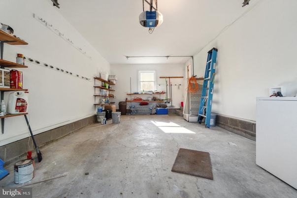 Garage, Interior