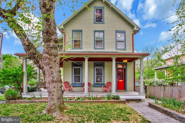 Exterior, Facade, Queen Anne Victorian