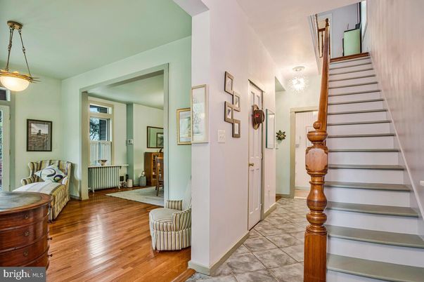Interior, Pendant Lights, Wood Texture Flooring