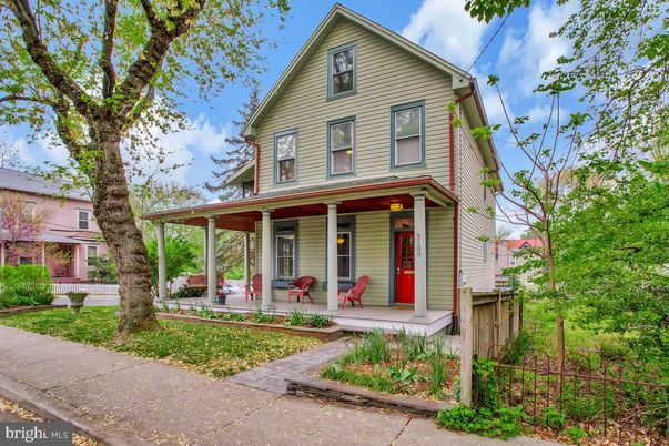 Exterior, Facade, Queen Anne Victorian