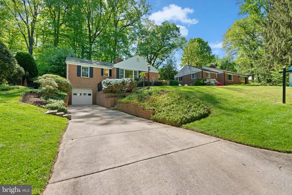 Attached, Exterior, Facade, Brick Facade, Split Level
