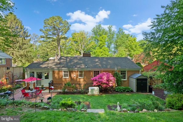 Exterior, Facade, Brick Facade, Cape Cod