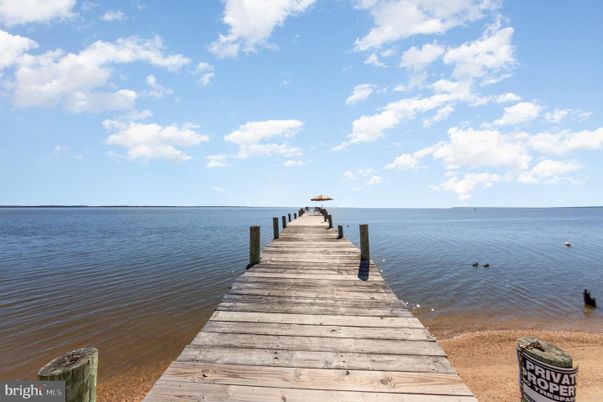 Exterior, Lake