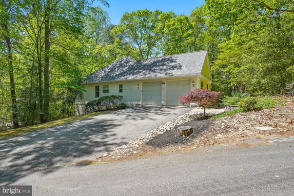 Attached, Exterior, Facade, Cape Cod
