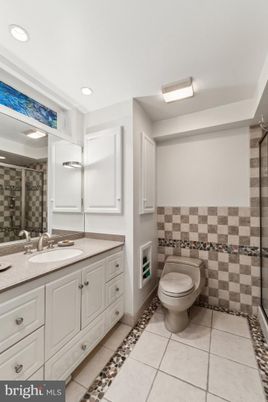 Bathroom, Dual Sink Vanities, Interior, Recessed Lighting