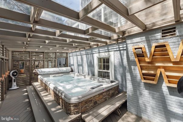Hot Tub, Interior