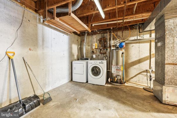 Interior, Washer, Wooden Beams