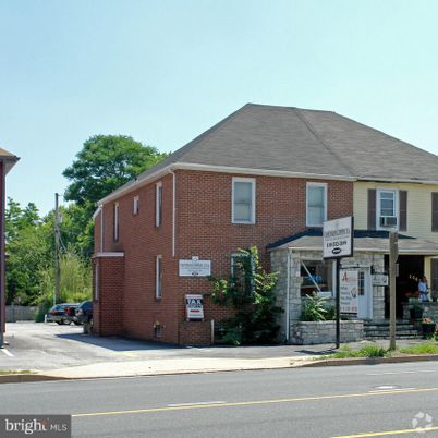 Exterior, Facade, Brick Facade, Georgian