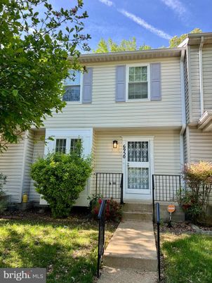 Attached, Exterior, Facade, American Foursquare