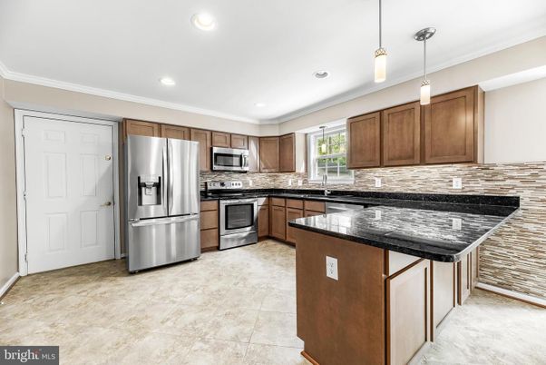 Interior, Kitchen, Pendant Lights, Recessed Lighting, Stainless Steel Appliances