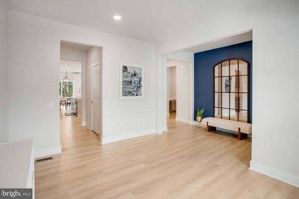Interior, Pendant Lights, Recessed Lighting, Wood Texture Flooring