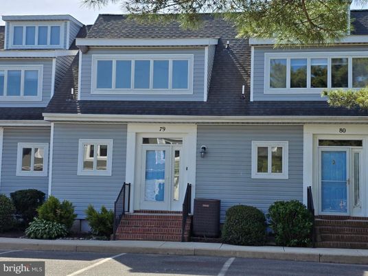 Exterior, Facade, Rowhouse