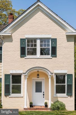 Exterior, Facade, Rowhouse